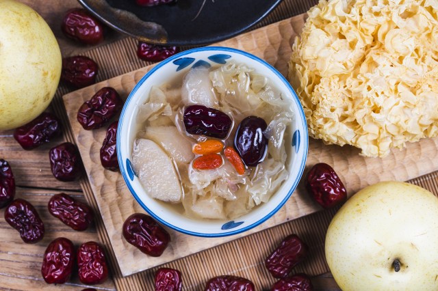 Sweet stewed snow pear Red date, Lycium barbarum